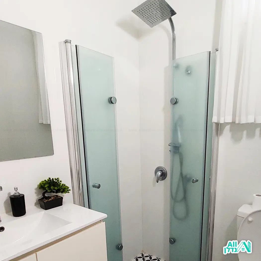 מקלחון או אמבטיה? כך תבחרו את הפתרון הנכון לחדר הרחצה שלכם! מקלחון או אמבטיה? כך תבחרו את הפתרון הנכון לחדר הרחצה שלכם!