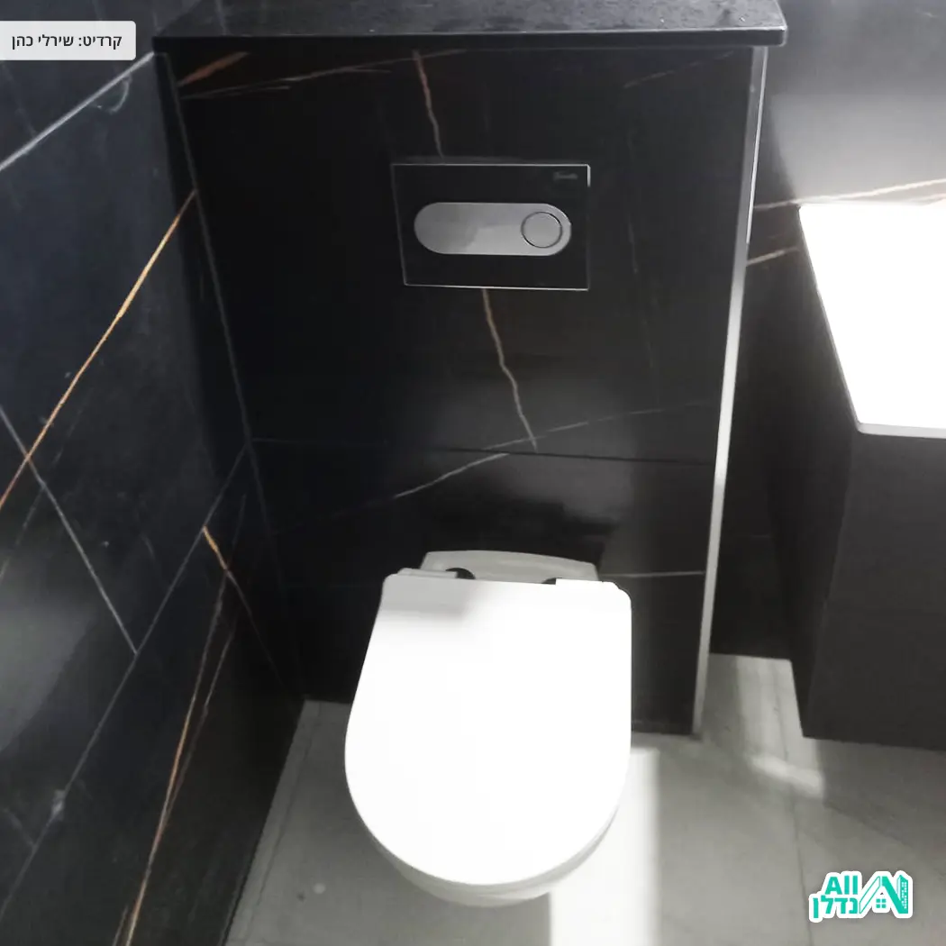 לפני שמתחילים לשבור: הבנת העלויות בתהליך שיפוץ של מקלחת ושירותים