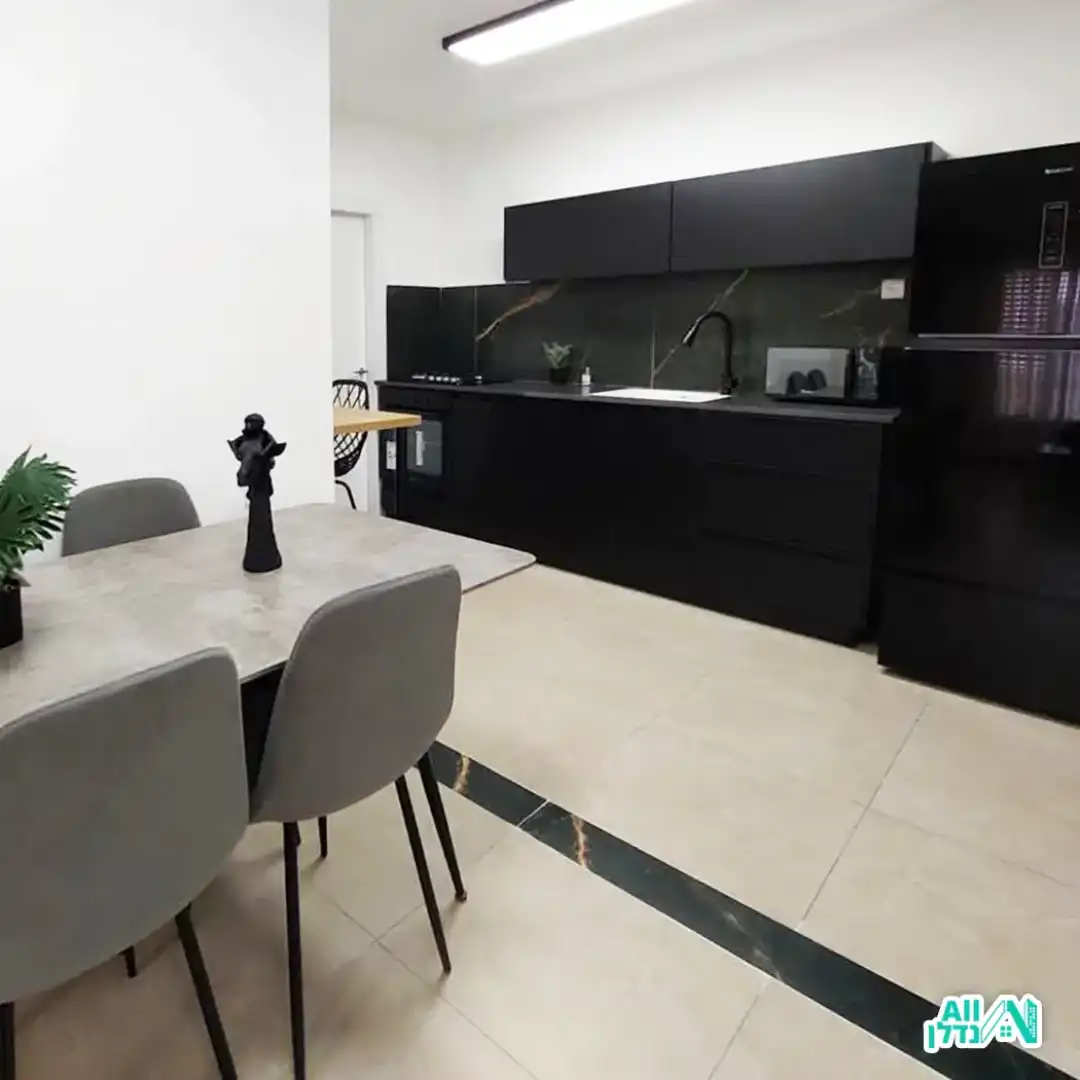 עבודת שיפוץ וריצוף בדירה