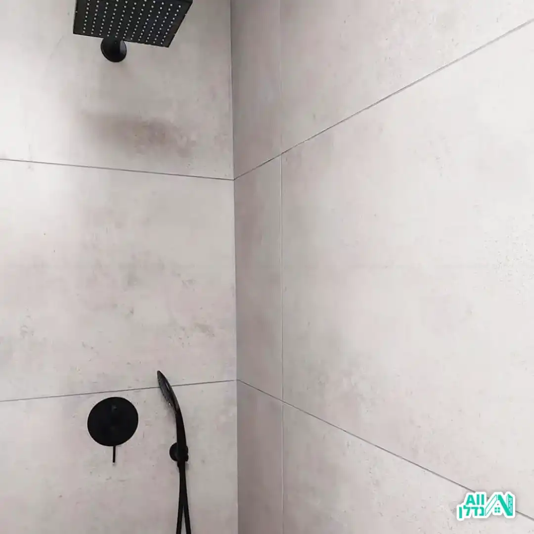 עבודת שיפוץ וריצוף בדירה