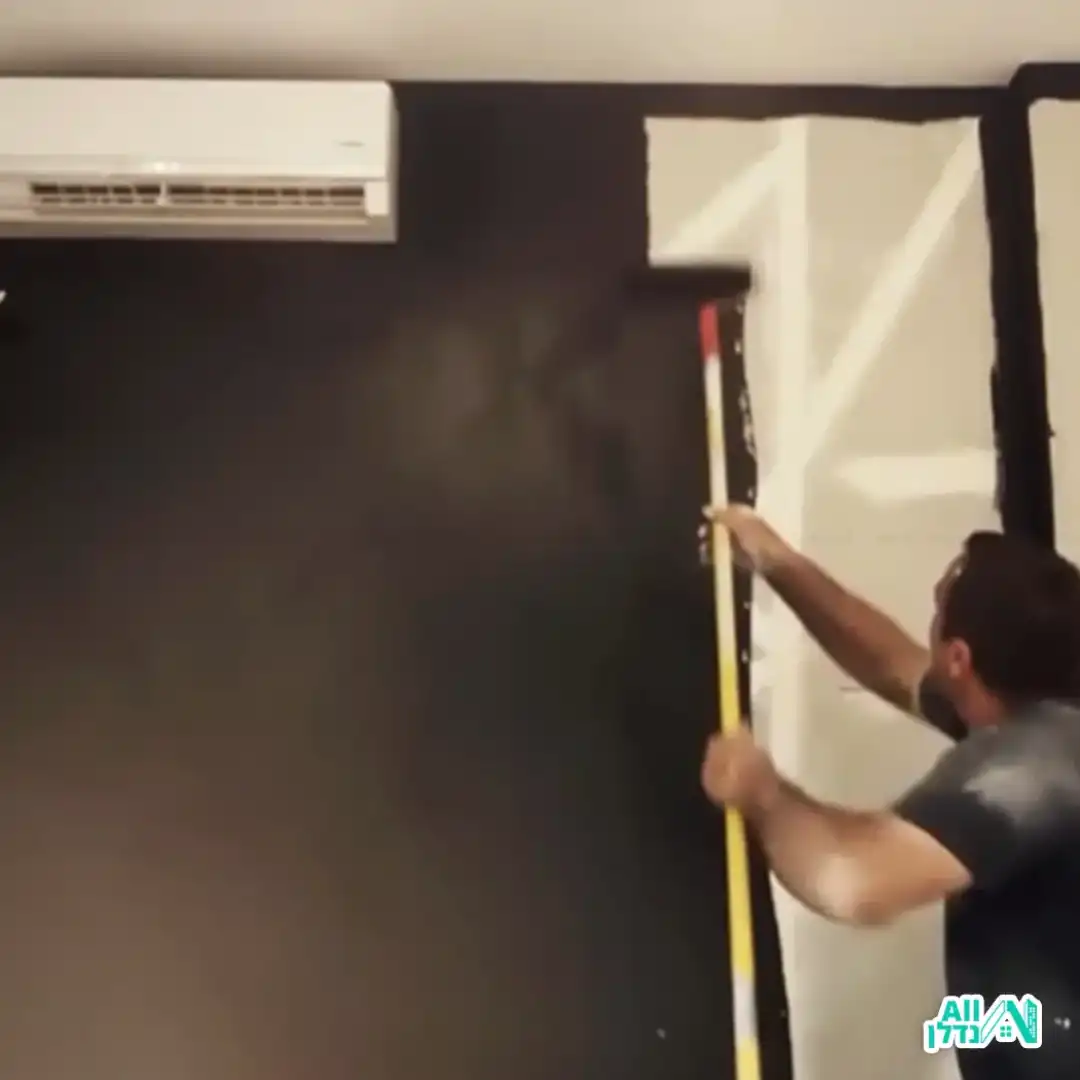 בעל מקצוע צובע קיר בירוק