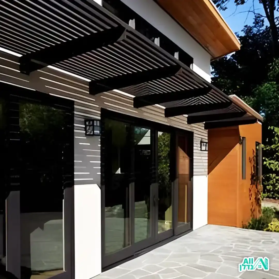 מסגרת דלת ענקית בצבע שחור מאלומיניום בשילוב זכוכית