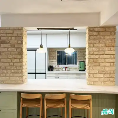 מטבח לאחר שיפוץ בשילוב ירקרק