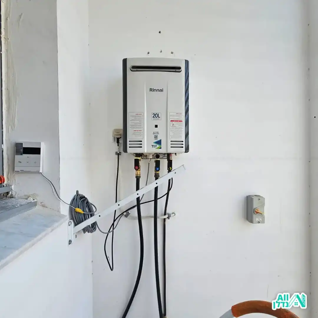 שעון עם חיבור של צינורות גז