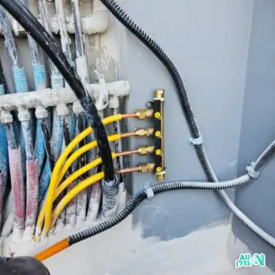 חיבור גז עם צינורות צהובים