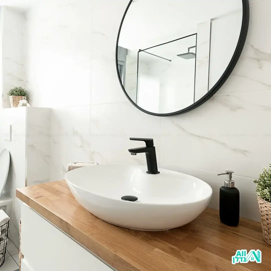 סלון יוקרתי בצבעי לבן עם נגיעה של סגול