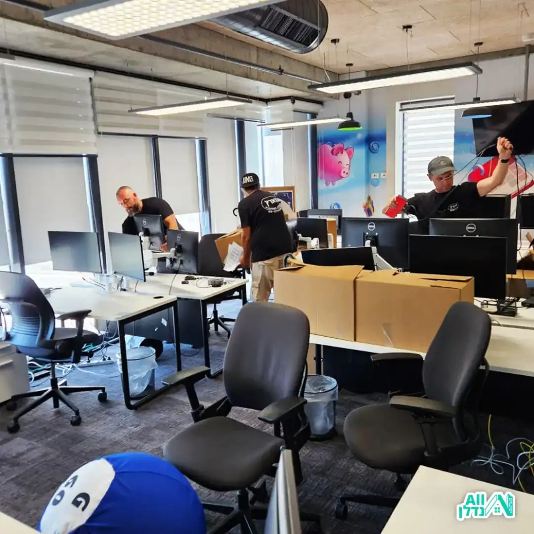 פירוק מקצועי של מחשבים ממשרד