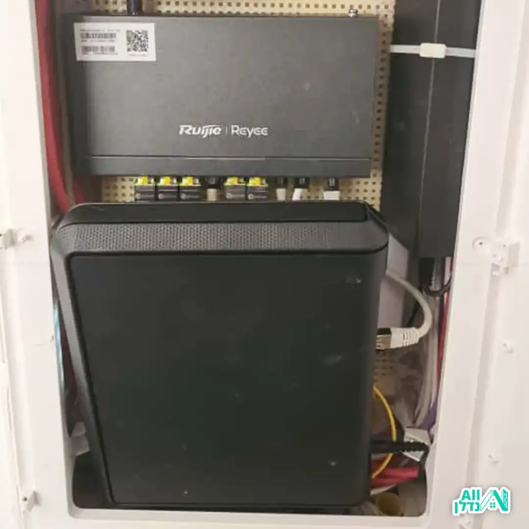 מצלמות אבטחה מותקנות בבית פרטי