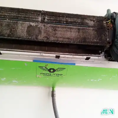 סוללת מאייד LG לפני ניקוי
