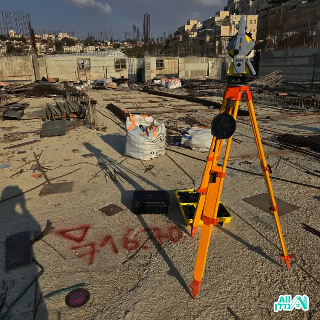 מכשיר מדידה באתר בניה לבדיקה מדוייקת