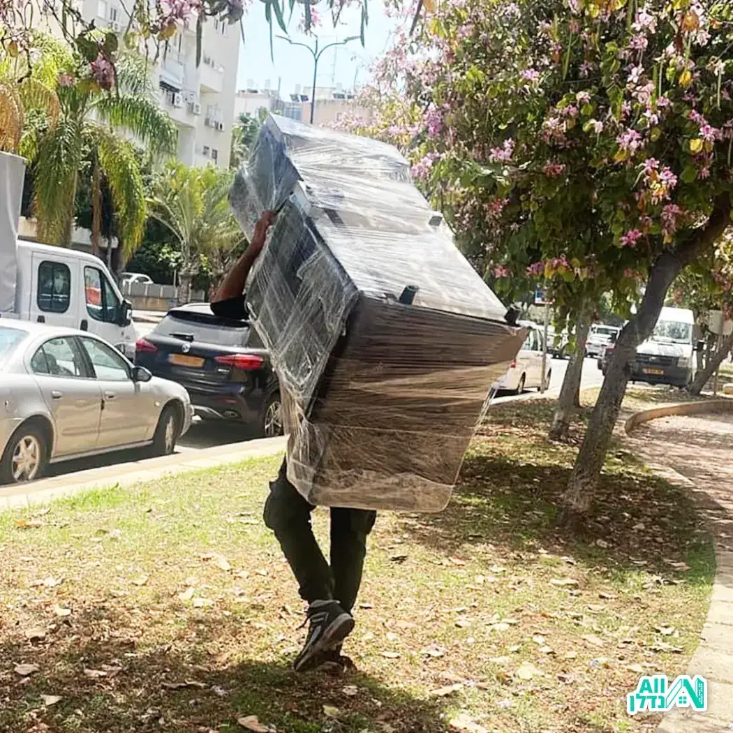 מוביל מעביר ריהוט