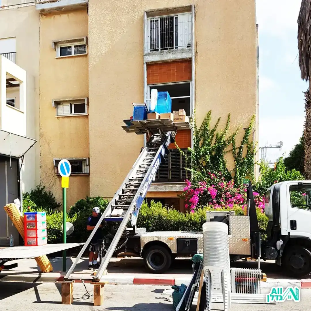 העברת תכולה עם מנוף