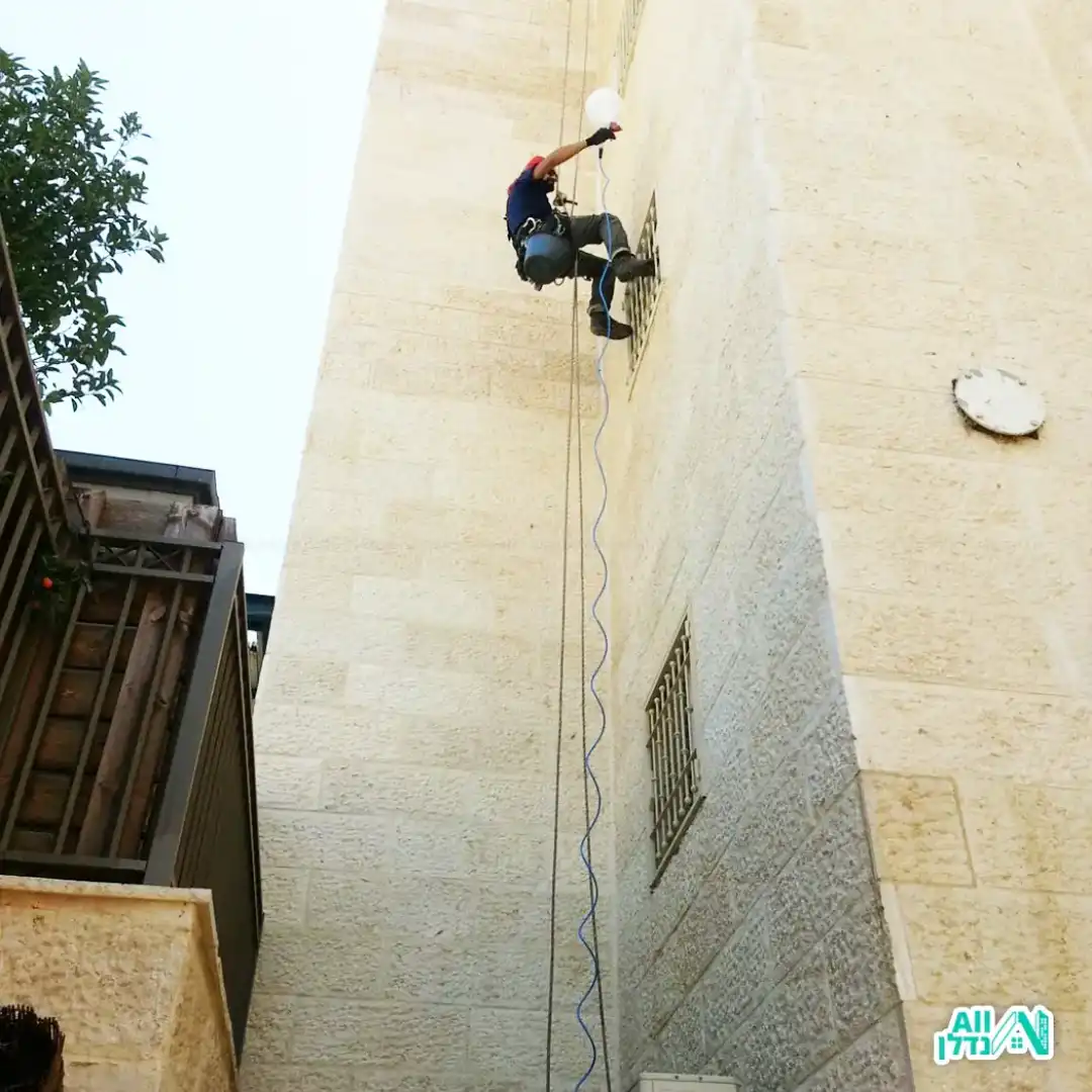 איטום בוגבה של קירות חיצוניים