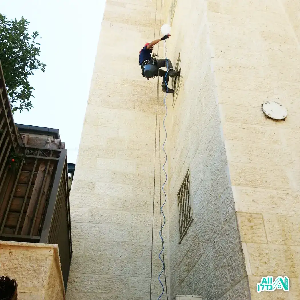 איטום בוגבה של קירות חיצוניים
