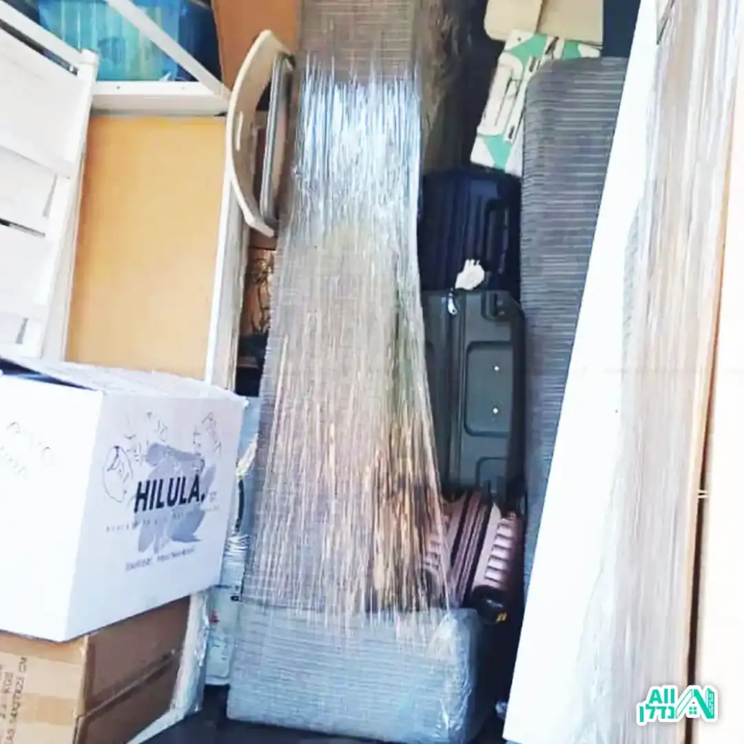 אריזה והעמסה למשאית להובלה