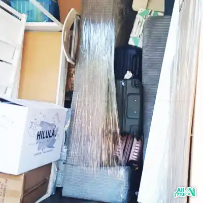 אריזה והעמסה למשאית להובלה