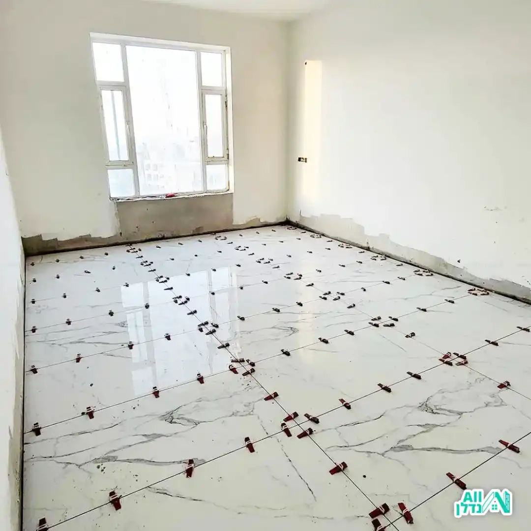 ריצוף מבנה באמצע עבודה