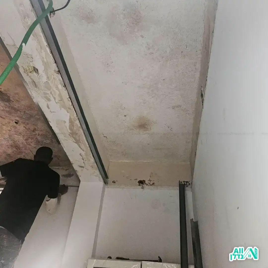 מטבח הרוס בתהליך שיפוץ