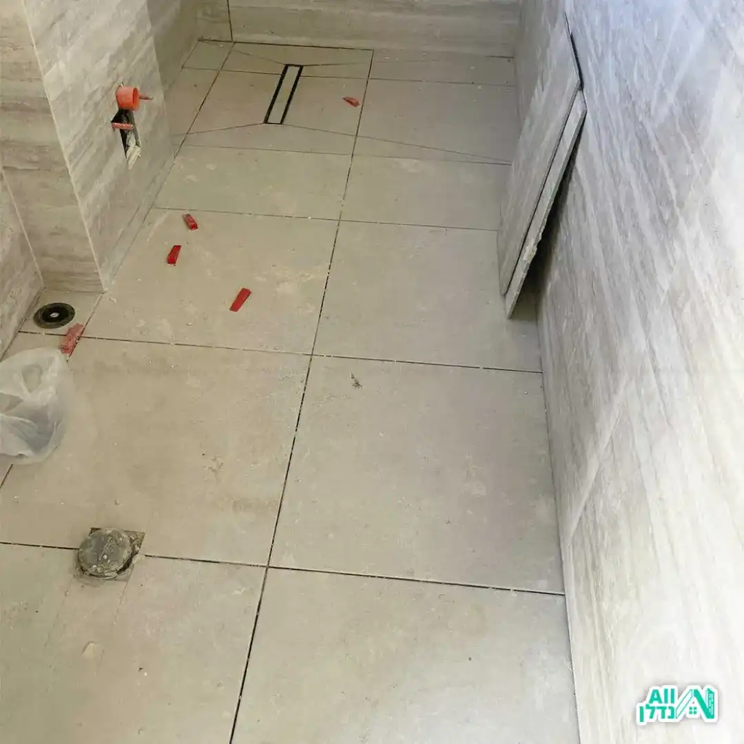 ריצוף עם אריחים גדולים