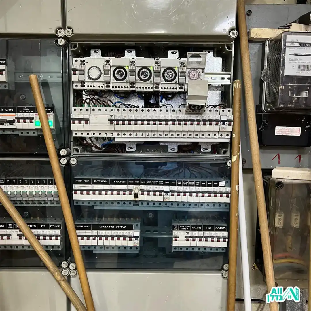 חיווט לוח חשמל בחוטים המתאימים כולל ארקה